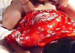 Amateur Gonzo Thrusting a girl in a red kimono from behind Blow Cunnilingus Creampie