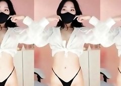 Asian massage babe sucks and jerks cock hard after massage